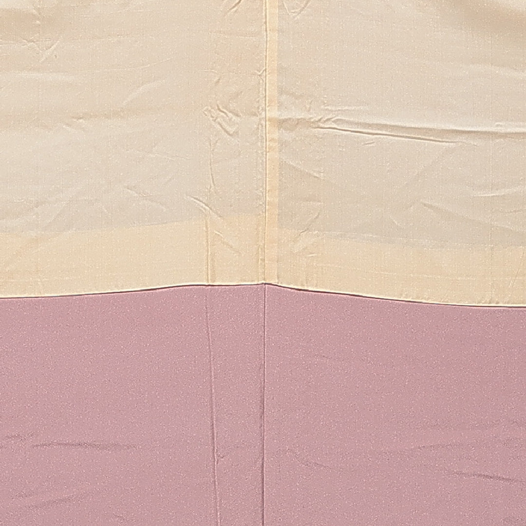 色無地 袷 身丈162cm 裄丈65cm 正絹 Aランク Lサイズ バチ衿 一つ紋(五三桐) セミフォーマル 紋意匠 梅鉢 織り出し ピンク系 1214-15650