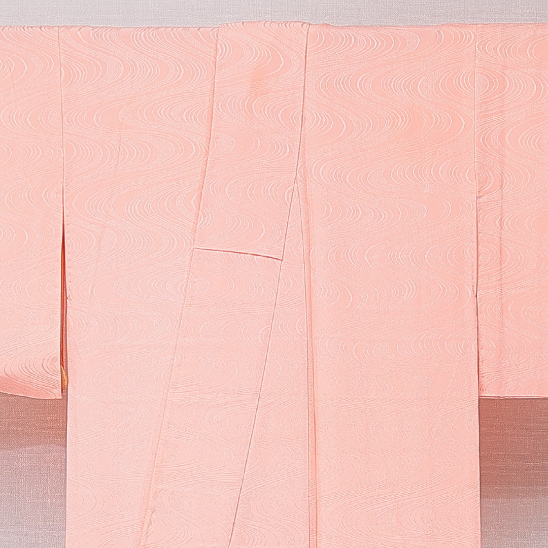 色無地 袷 身丈159cm 裄丈62cm 正絹 Bランク Mサイズ 広衿 インフォーマル 紋意匠 流水 無地 証紙 ピンク系 1214-15117