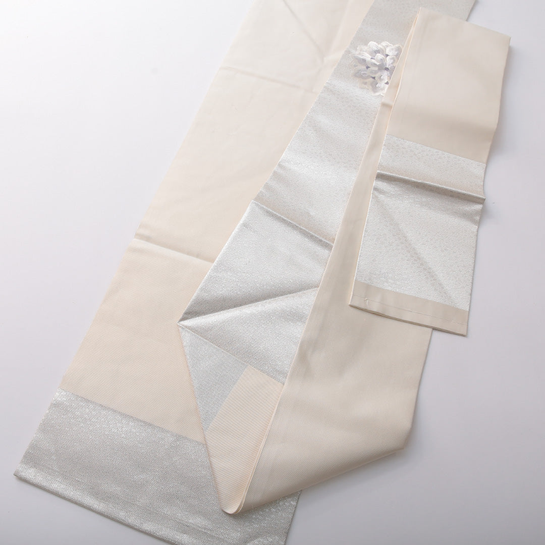 新古品 九寸名古屋帯 帯丈374cm セミフォーマル 名古屋仕立て ポイント柄 Nランク 正絹 刺繍 宝相華 しつけ糸 銀系 1224-03465