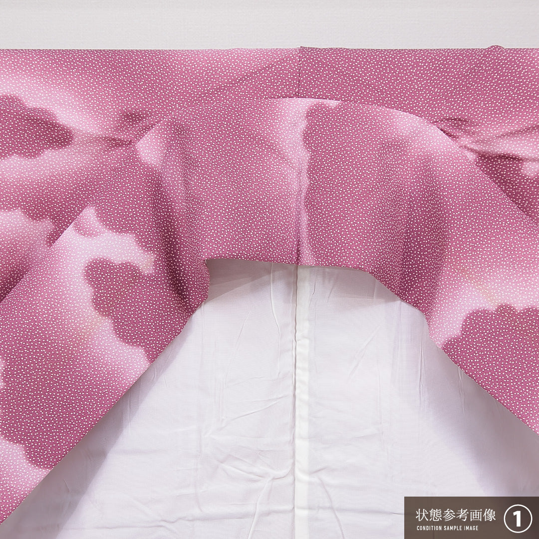 洗える着物 紬 袷 身丈157cm 裄丈64cm ポリエステル Bランク カジュアル 広衿 Mサイズ 雲取り ピンク系 HP 1223-15842
