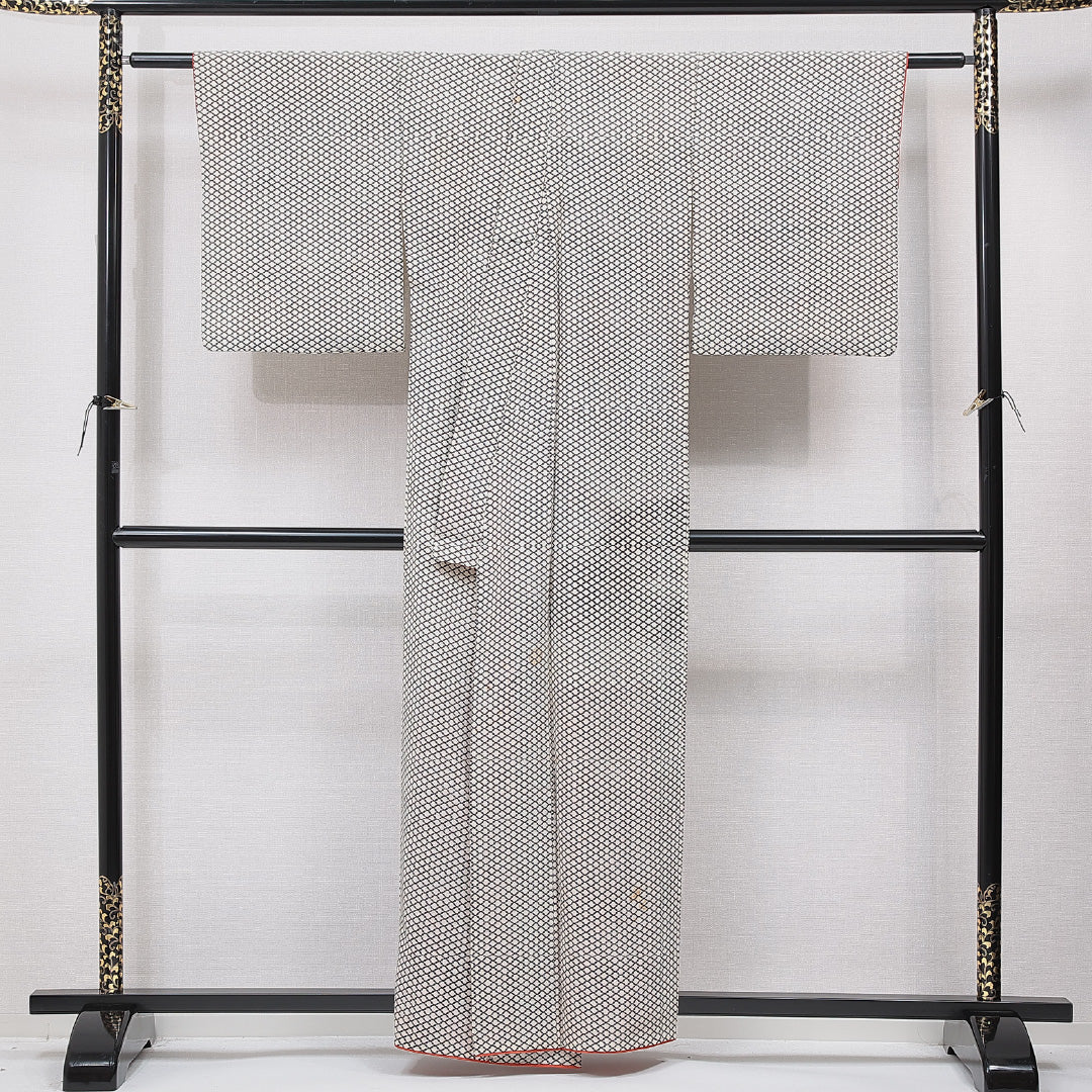 小紋 洗える着物 袷 身丈158cm 裄丈64cm ポリエステル Bランク Mサイズ バチ衿 インフォーマル 松皮菱 黒系 白系 1215-15807