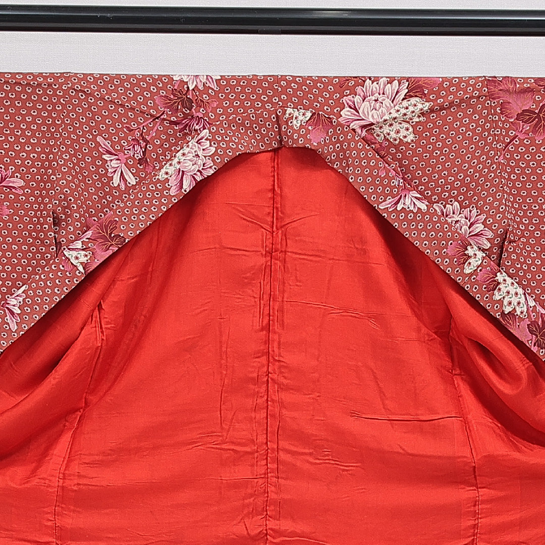 アンティーク 小紋 袷 身丈153cm 裄丈62cm 正絹 Aランク バチ衿 Sサイズ 菊 朱系 M4 1221-15965