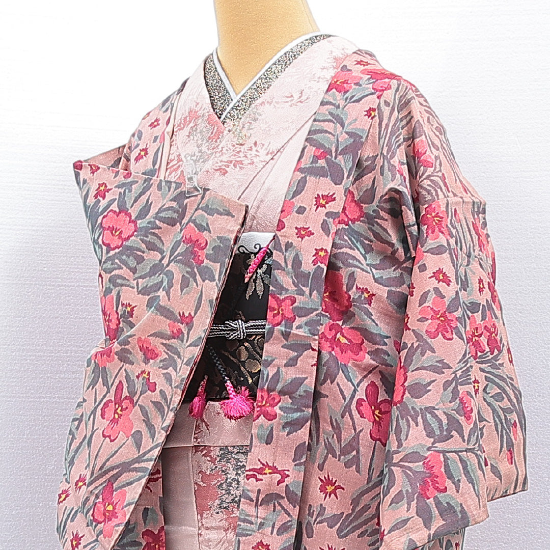 アンティーク 羽織(紬) 袷 身丈83cm 裄丈64cm 正絹 Bランク Mサイズ 紐あり 後染め 花柄 ピンク系 1217-16811