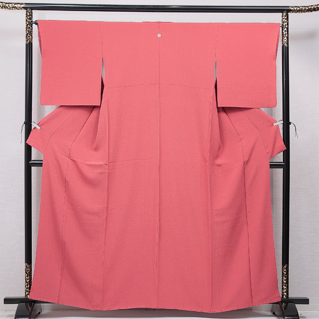 色無地 袷 身丈158cm 裄丈63cm 正絹 Sランク Mサイズ 広衿 一つ紋(丸に梅鉢) セミフォーマル 無地 ピンク系 1214-15700