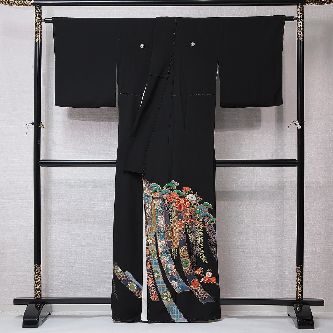 黒留袖 袷 身丈159cm 裄丈64cm 三つ紋 丸に橘 フォーマル Aランク Mサイズ 正絹 比翼仕立て 広衿 牡丹 松 落款 1211-F0679