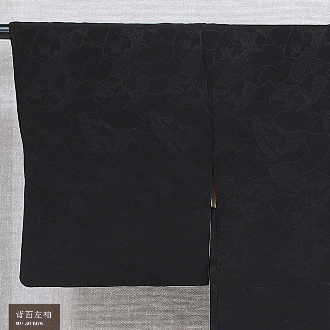 黒羽織 袷 身丈75cm 裄丈62cm 正絹 Aランク 一つ紋 (五三桐) 紋意匠 (吉祥文様) セミフォーマル Sサイズ 織り出し 紐あり 黒系 RP 1233-16121
