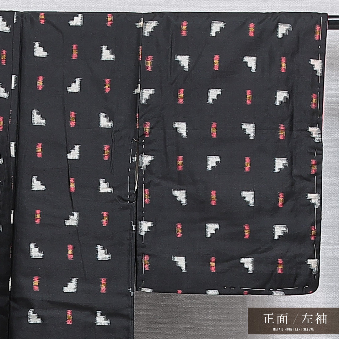 アンティーク 紬 袷 身丈156cm 裄丈63cm 正絹 Aランク バチ衿 Mサイズ 幾何学柄 黒系 RP 1223-15927