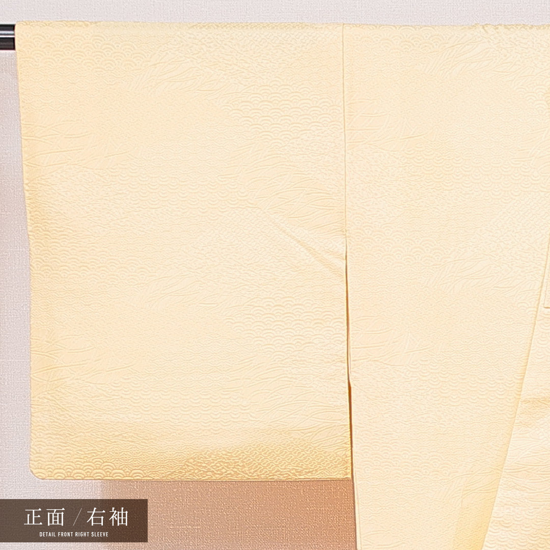 色無地 袷 身丈155cm 裄丈62cm 正絹 Cランク 紋意匠 (吉祥文様) インフォーマル 広衿 Mサイズ ふくれ織 無地 黄系 HP 1219-15073