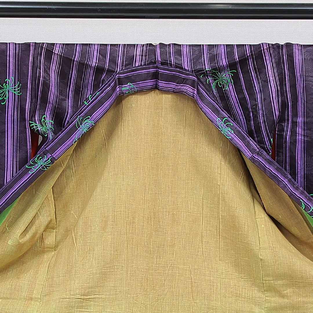 アンティーク 付下げ 袷 身丈137cm 裄丈61cm 正絹 Dランク XSサイズ バチ衿 三つ紋(丸に太九枚笹) 縞 黒系 1261-16743