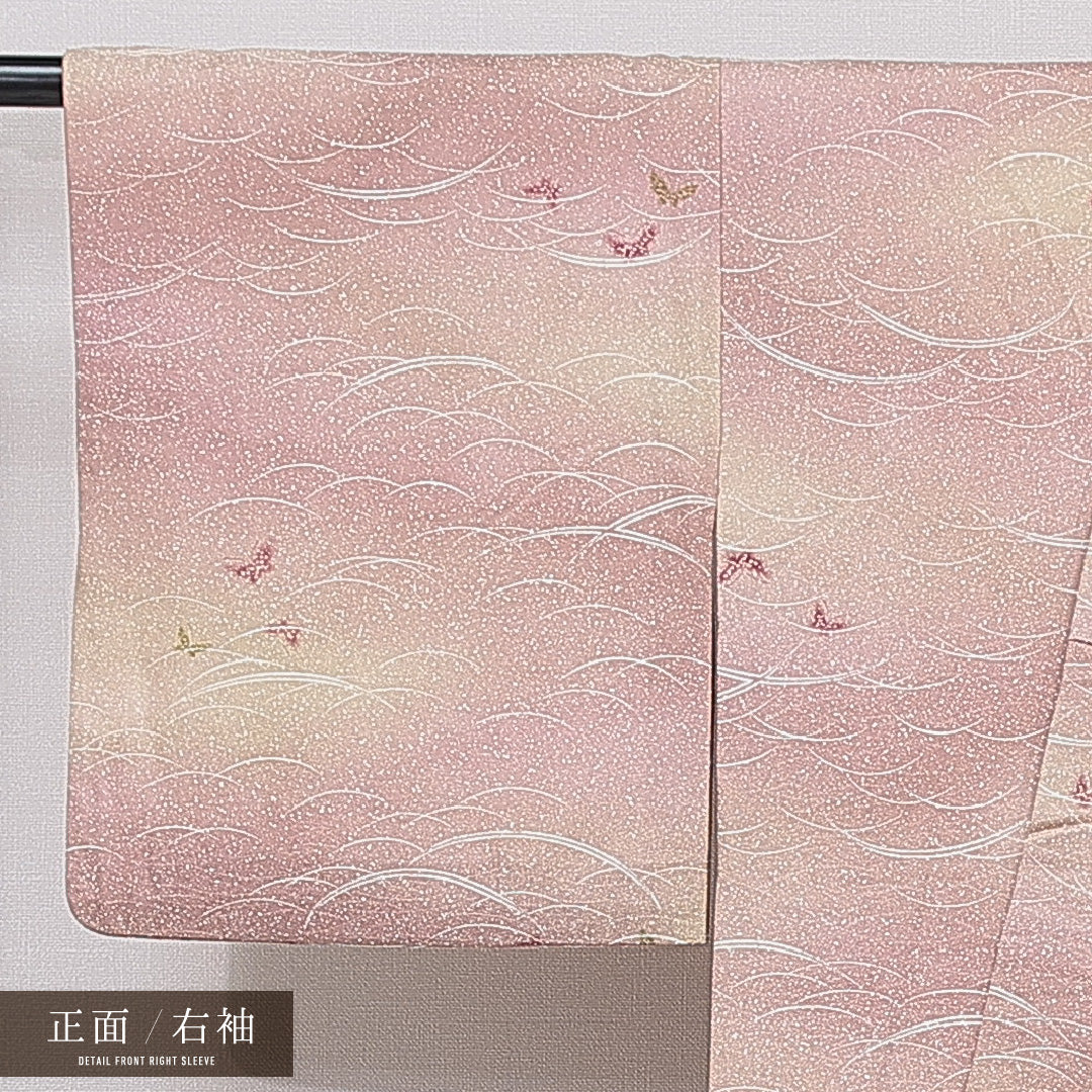 小紋 袷 身丈157cm 裄丈62cm 正絹 Sランク インフォーマル バチ衿 Mサイズ ぼかし染 蝶 芝草 ピンク系 RP 1221-15603