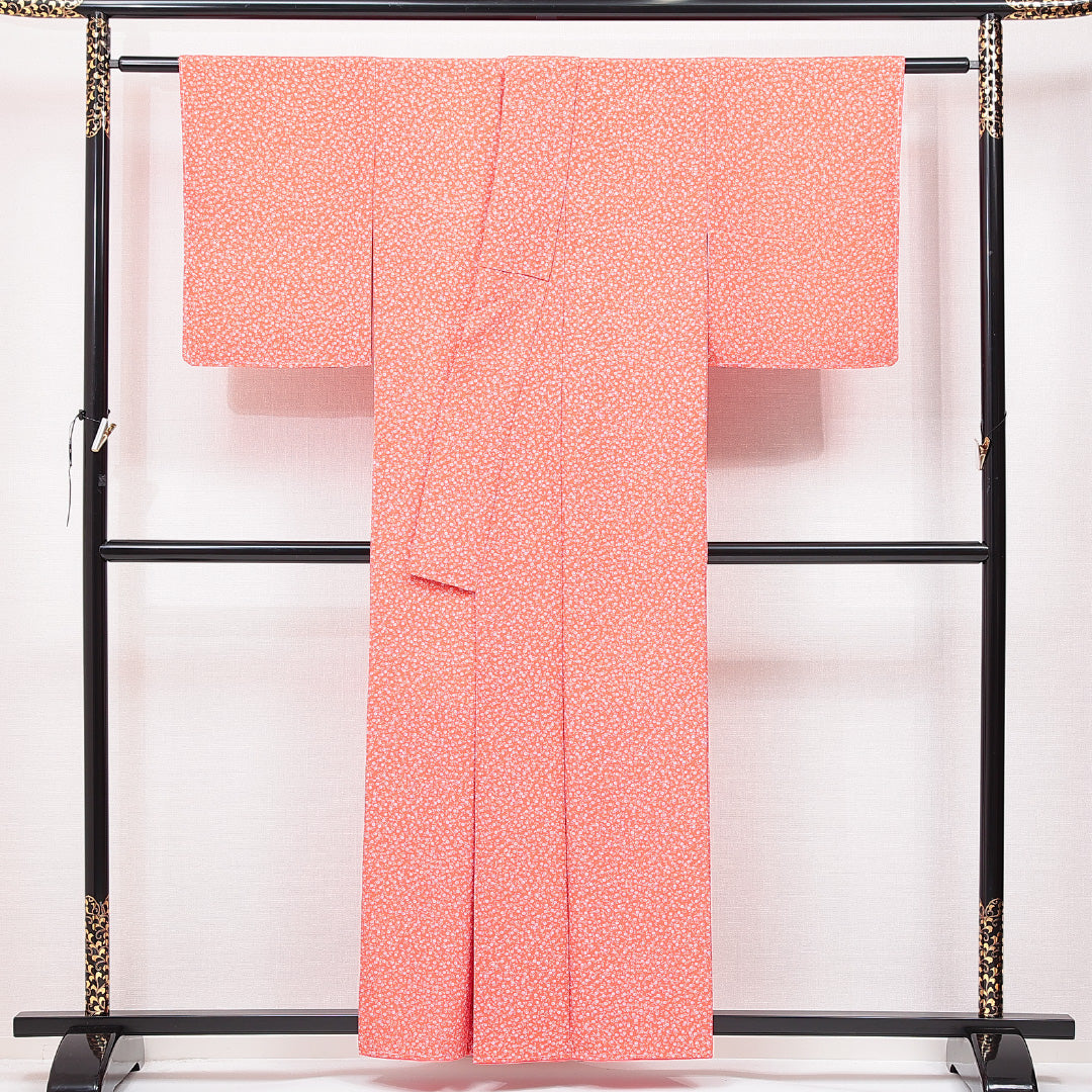 未使用品 洗える着物 小紋 袷 身丈157cm 裄丈59cm ポリエステル Nランク インフォーマル 広衿 Mサイズ しつけ糸 花柄 朱系 RP 1221-15063