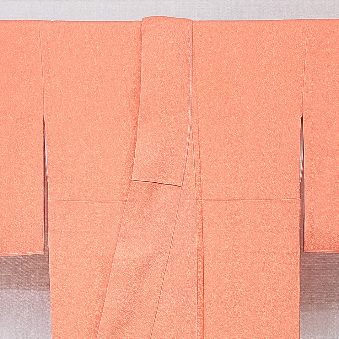 新古品 色無地 袷 身丈169cm 裄丈67cm 正絹 Nランク XLサイズ 広衿 一つ紋(丸に上がり藤) セミフォーマル 無地 作家物 落款 証紙 しつけ糸 朱系 ピンク系 1214-15113