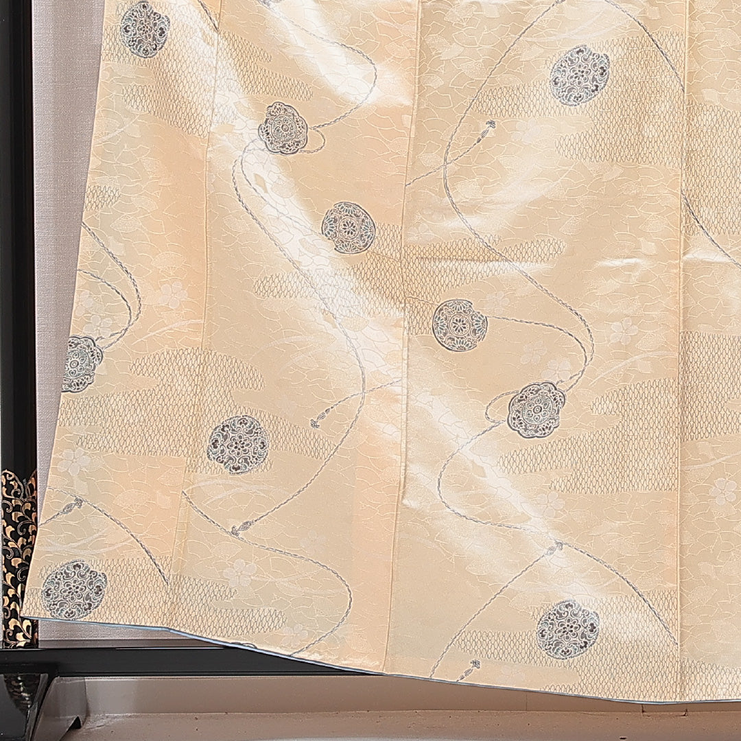 小紋 洗える着物 袷 身丈157cm 裄丈66cm ポリエステル Sランク Mサイズ 広衿 インフォーマル 鏡裏文 桜 クリーム系 1215-15792