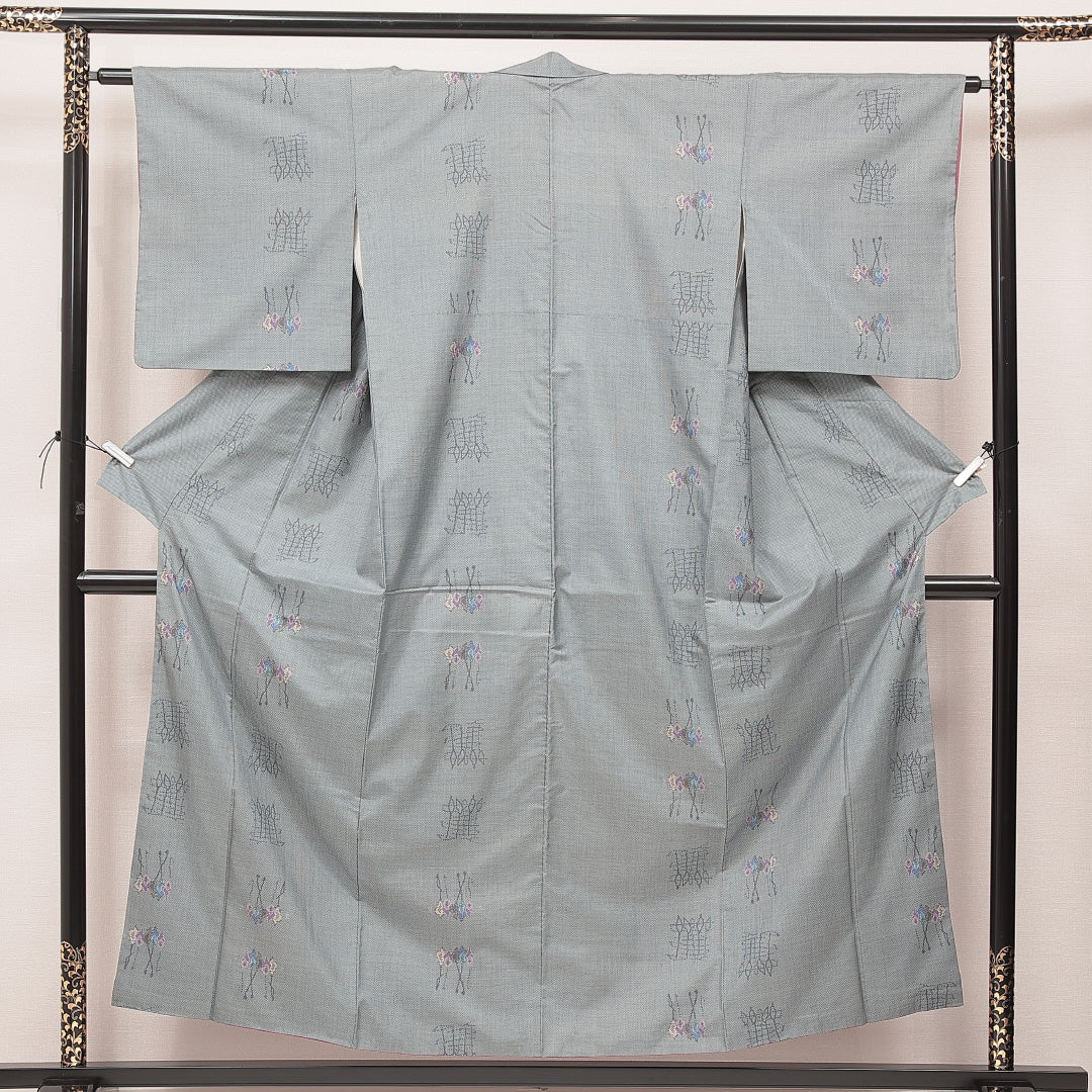 洗える着物 紬 袷 身丈158cm 裄丈62cm ポリエステル Bランク カジュアル 広衿 Mサイズ 創作柄 グレー系 RP 1223-16900