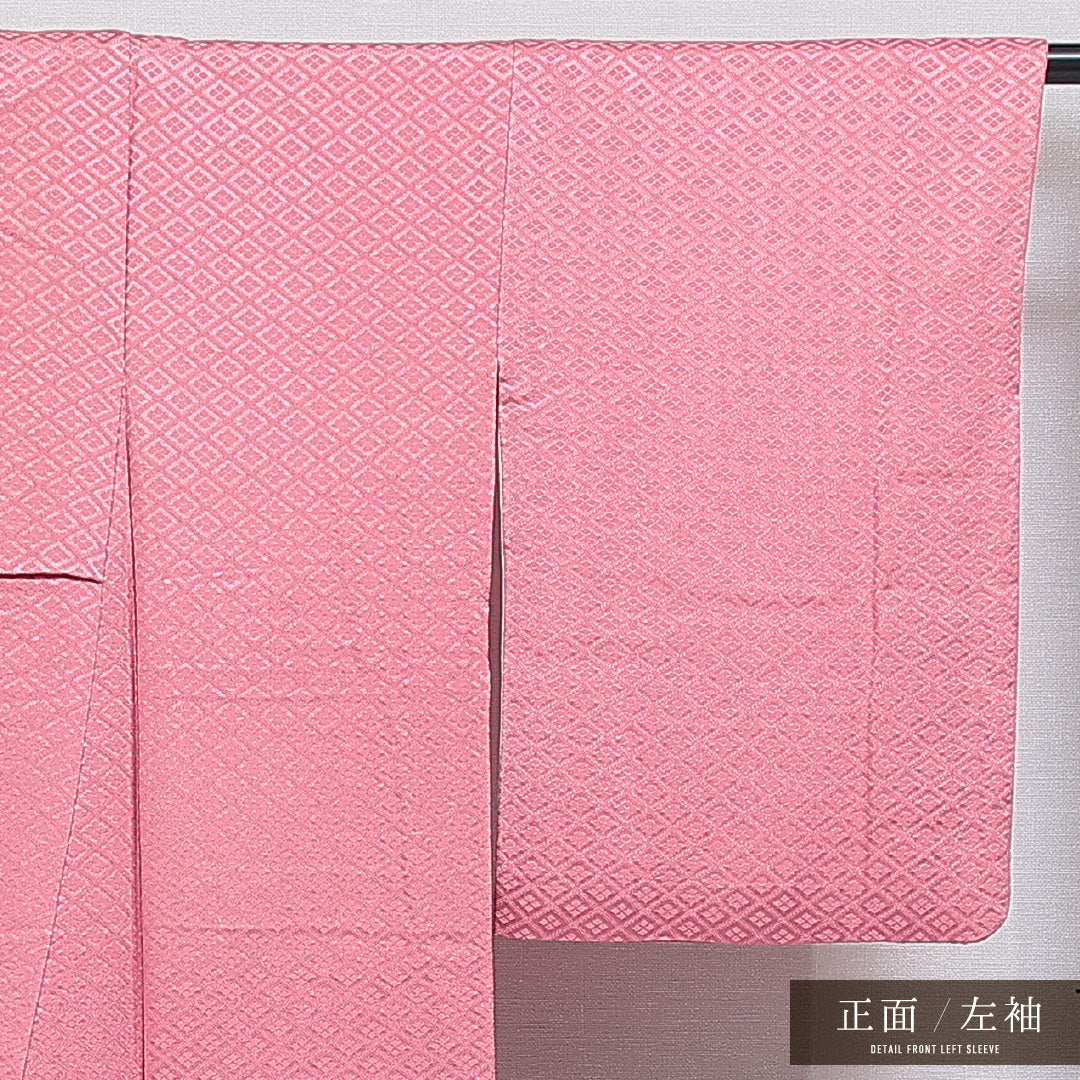 色無地 袷 身丈162cm 裄丈64cm 正絹 Aランク 一つ紋 (中陰五三桐) 紋意匠 (武田菱) セミフォーマル 広衿 Lサイズ 織り出し ピンク系 RP 1219-16037