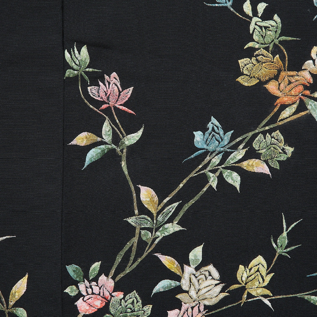 黒羽織 袷 身丈82cm 裄丈65cm 正絹 Aランク Mサイズ インフォーマル 紐あり 薔薇 絵羽羽織 蘇州刺繍 黒系 1217-16155
