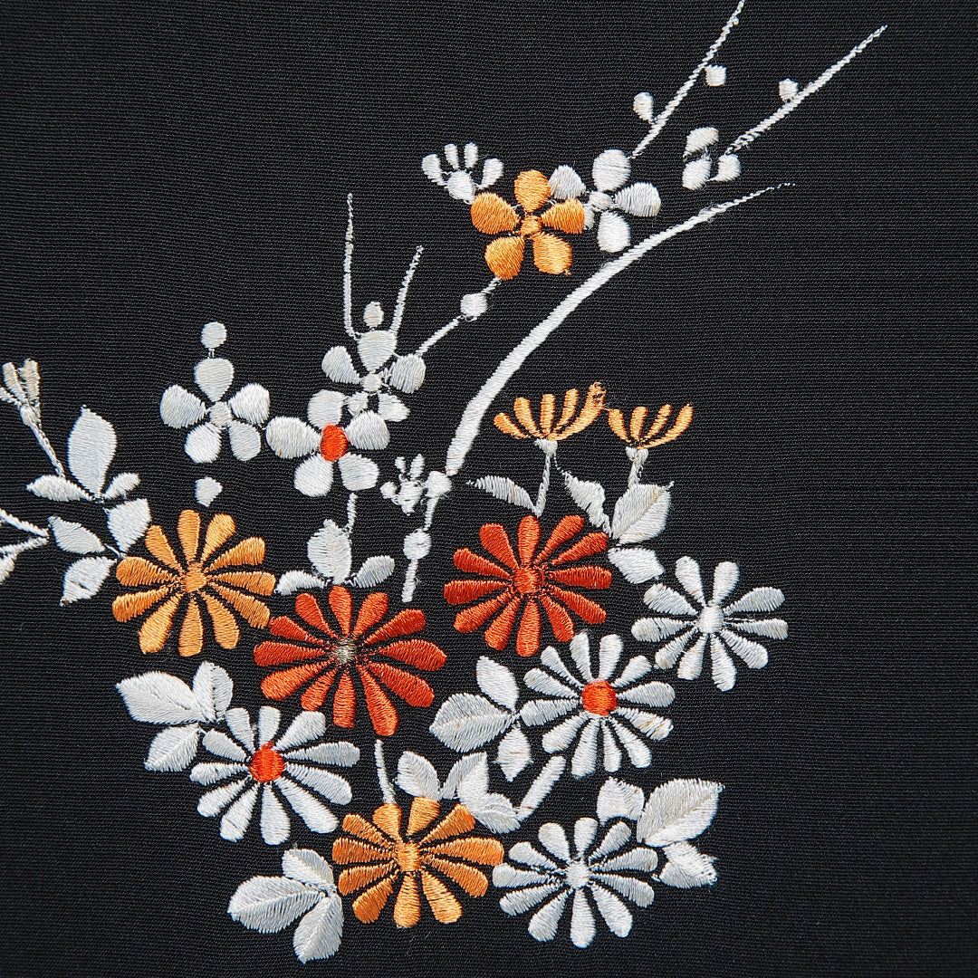 絵羽羽織 袷 身丈79cm 裄丈63cm 正絹 Aランク Sサイズ インフォーマル 紐あり 菊 黒羽織 刺繍 黒系 1217-16153