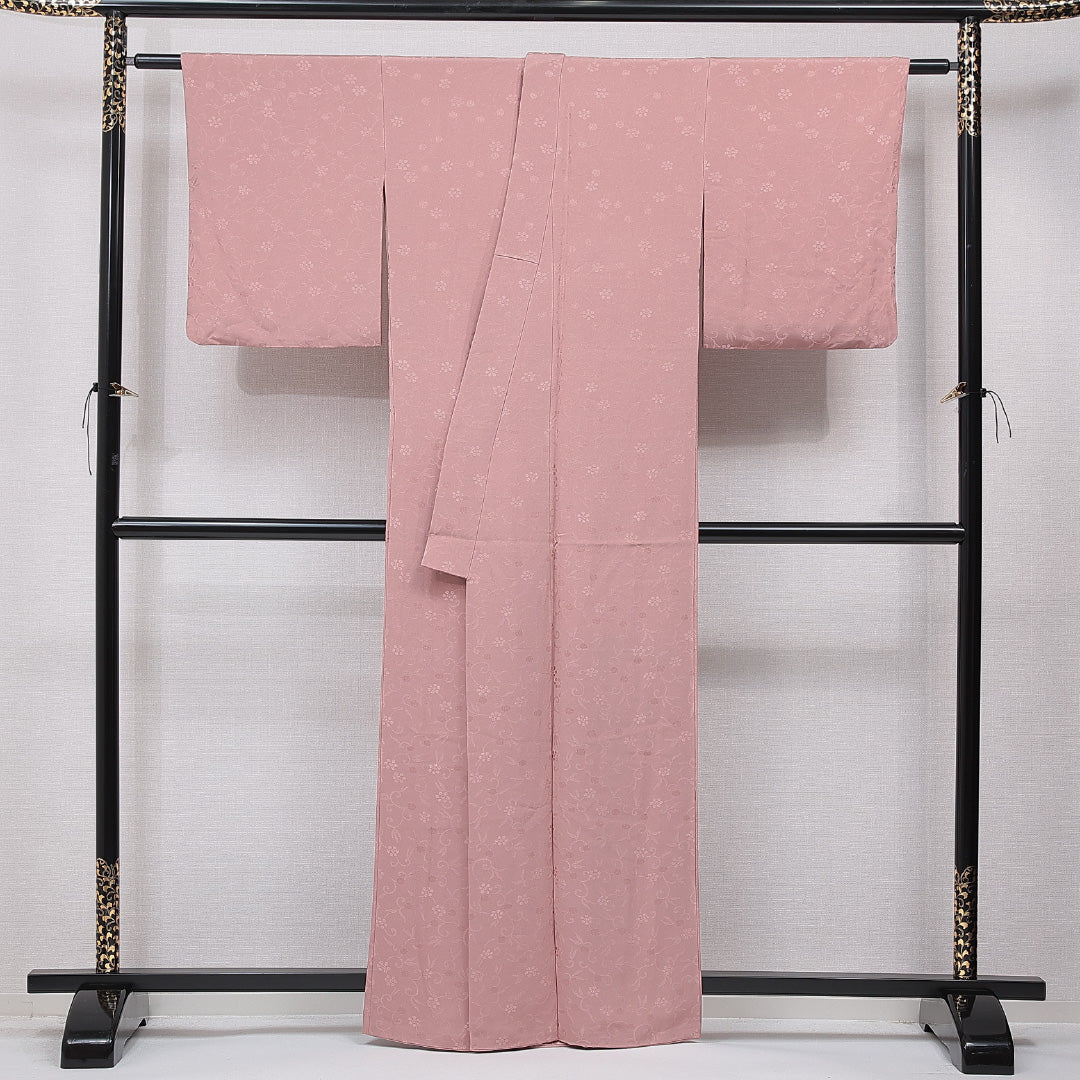 色無地 袷 身丈162cm 裄丈65cm 正絹 Aランク Lサイズ バチ衿 一つ紋(五三桐) セミフォーマル 紋意匠 梅鉢 織り出し ピンク系 1214-15650