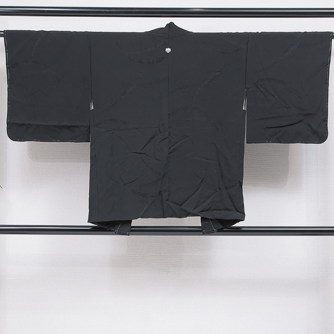 黒羽織 袷 身丈76cm 裄丈64cm 正絹 Sランク Mサイズ 一つ紋(五三桐) セミフォーマル 紋意匠 芝草 黒系 1217-16818