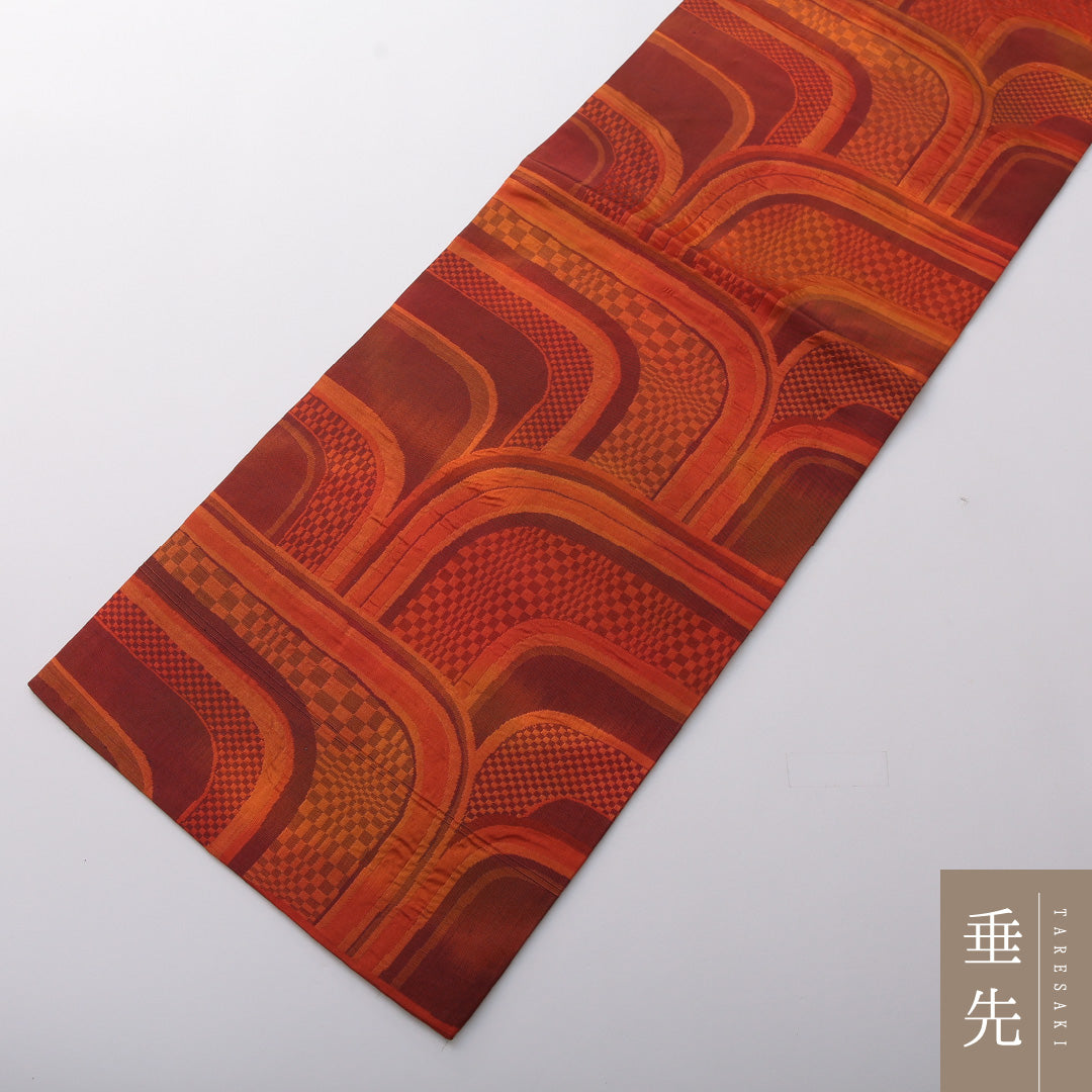 新古品 九寸名古屋帯 帯丈350cm カジュアル 名古屋仕立て 六通 Nランク 正絹 幾何学柄 しつけ糸 朱系 1224-03469