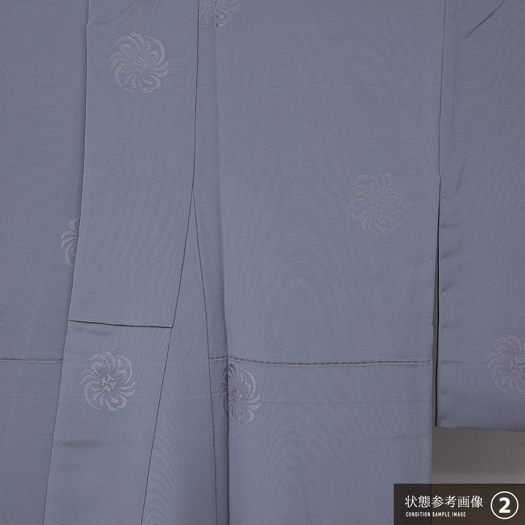 色無地 袷 身丈170cm 裄丈68cm 正絹 Aランク 2XLサイズ 広衿 一つ紋(木瓜に桔梗) セミフォーマル ガード加工 紋意匠 渦菊 無地 グレー系 1214-15116