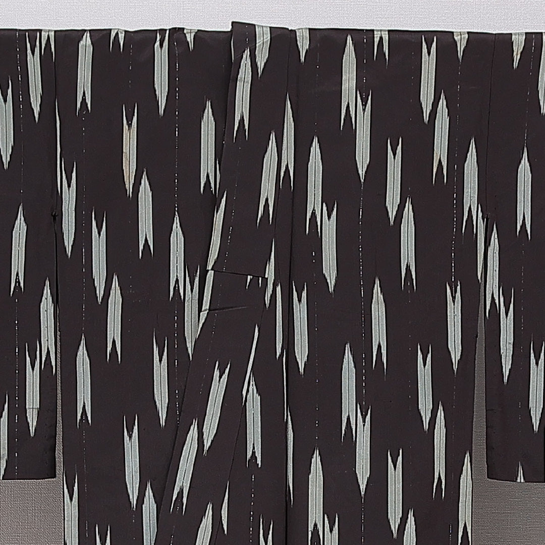 アンティーク お召 単衣 身丈154cm 裄丈62cm 正絹 Cランク Sサイズ バチ衿 ちりめん 矢絣 茶系 1265-15559