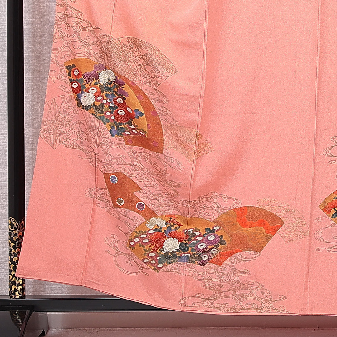 訪問着 袷 身丈159cm 裄丈66cm 正絹 Cランク Mサイズ 広衿 一つ紋(五三桐) セミフォーマル ちりめん 吉祥文様 菊 ピンク系 1212-15724