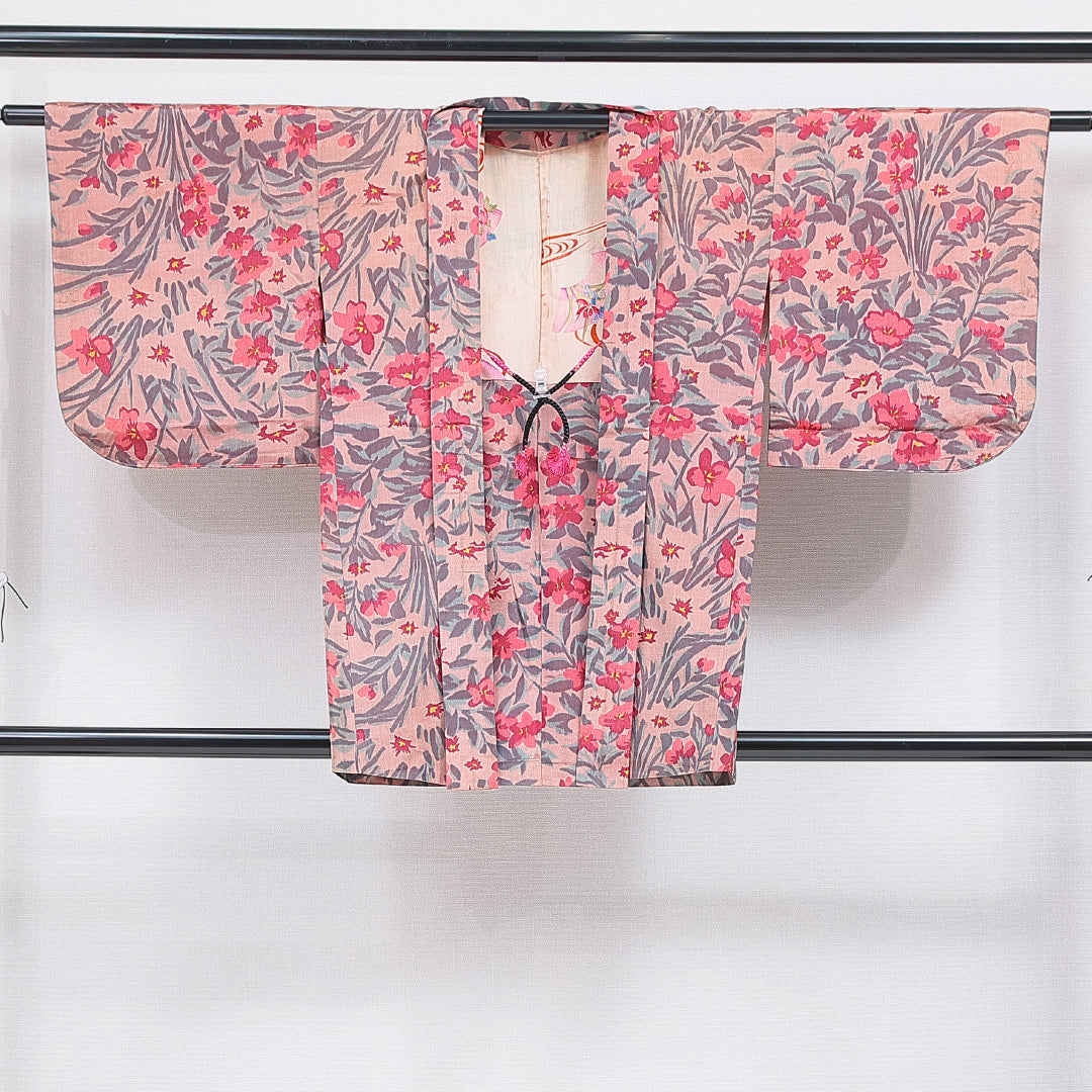 アンティーク 羽織(紬) 袷 身丈83cm 裄丈64cm 正絹 Bランク Mサイズ 紐あり 後染め 花柄 ピンク系 1217-16811