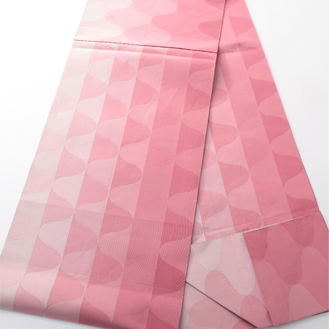 八寸名古屋帯 帯丈359cm カジュアル 松葉仕立て 全通 Cランク 正絹 幾何学柄 ピンク系 1224-03794
