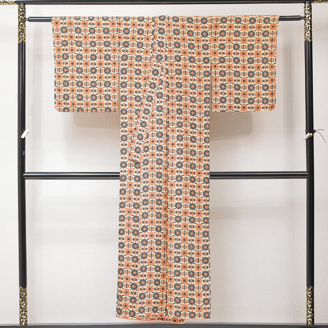 小紋 袷 身丈148cm 裄丈62cm 正絹 Sランク XSサイズ バチ衿 インフォーマル 菊 ベージュ系 1215-15231