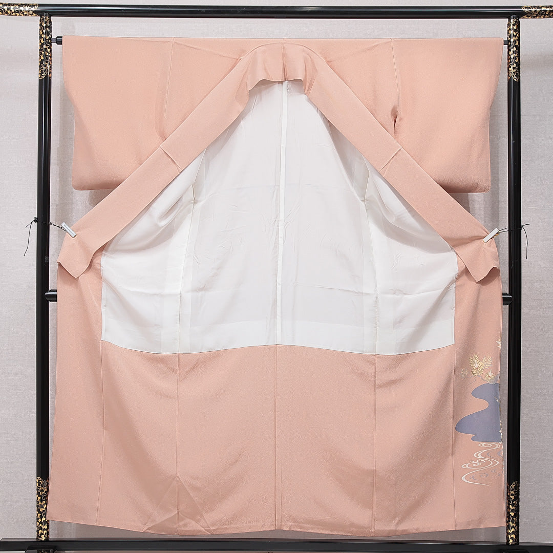 訪問着 袷 身丈155cm 裄丈60cm 正絹 Aランク Mサイズ 広衿 一つ紋(蔦) セミフォーマル 鶴 梅 落款 ピンク系 1212-15489