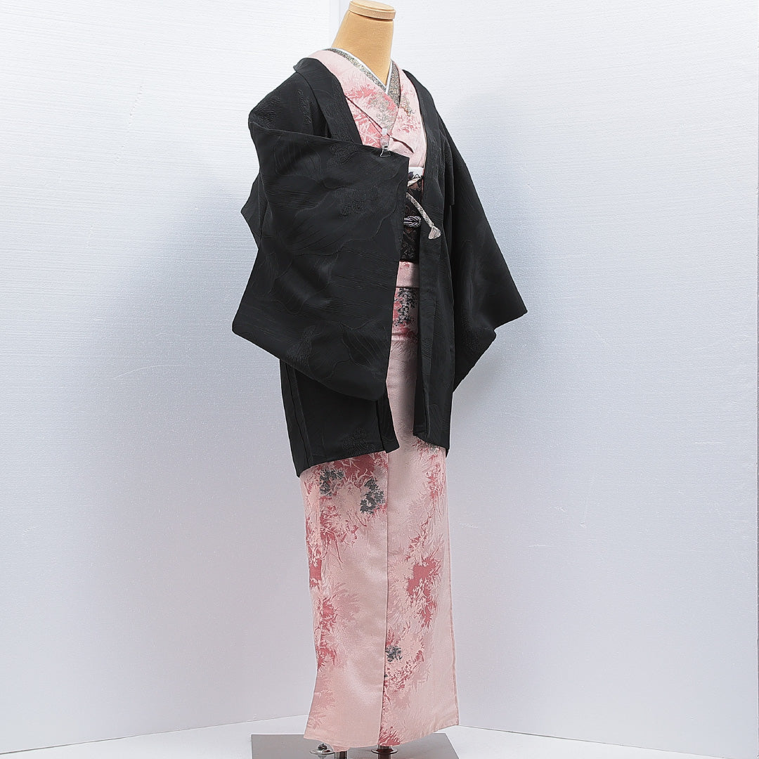 黒羽織 袷 身丈82cm 裄丈65cm 正絹 Sランク 一つ紋 (中陰蔦) セミフォーマル Mサイズ 織り出し 紐あり 創作柄 黒系 RP 1233-16835