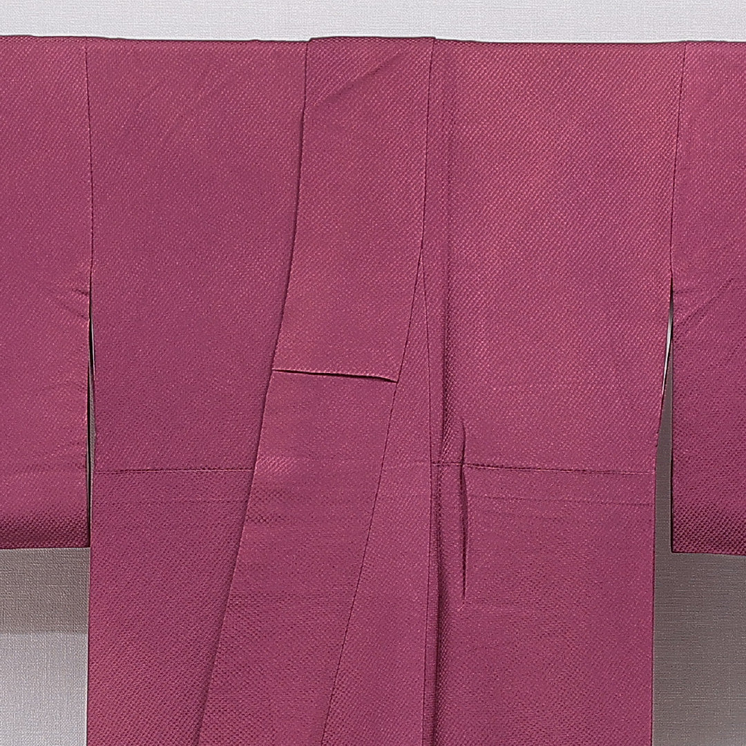 色無地 袷 身丈158cm 裄丈64cm 正絹 Bランク 一つ紋 (三つ巴) 紋意匠 (鹿の子) セミフォーマル 広衿 Mサイズ 紫系 HP 1219-15497