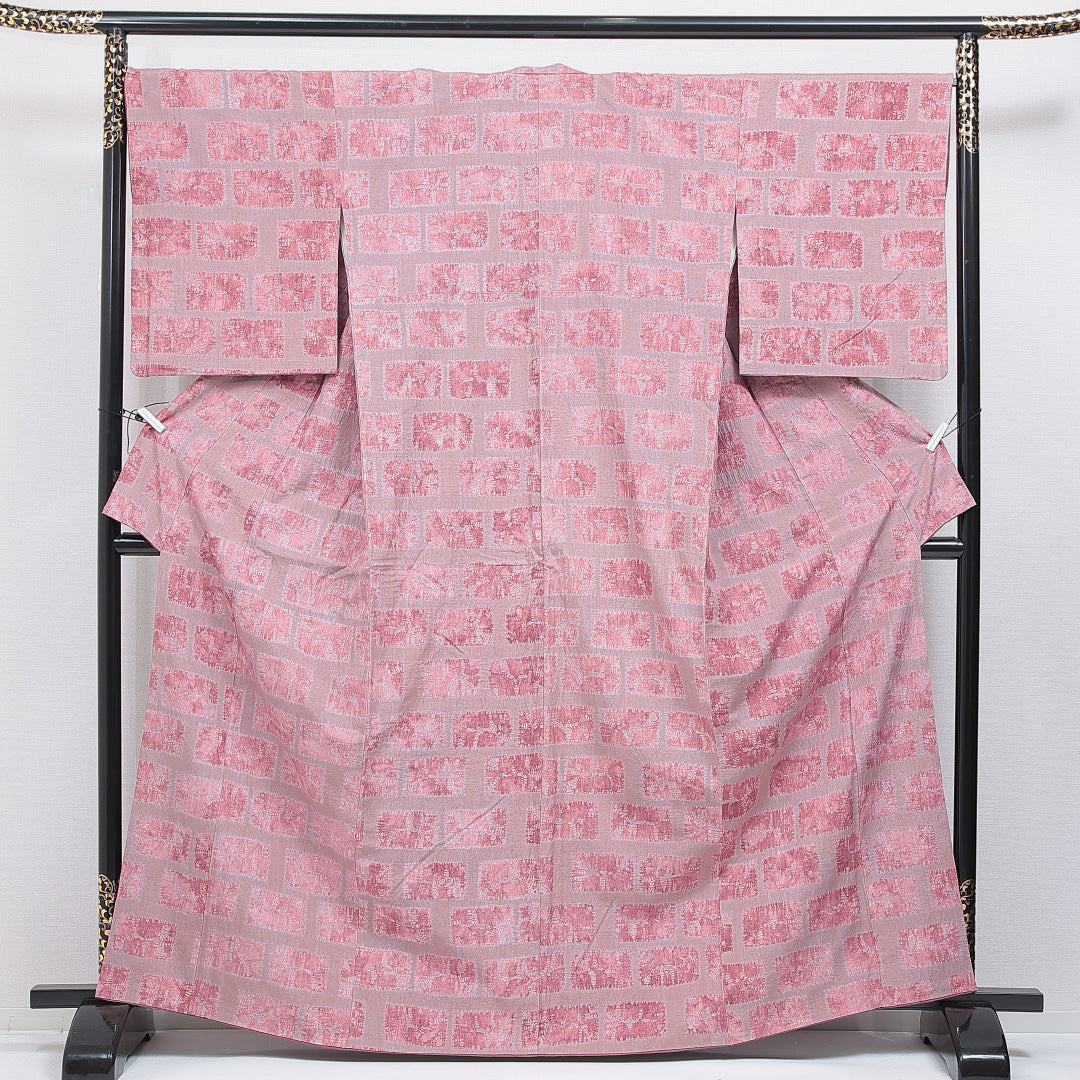 紬 袷 身丈165cm 裄丈67cm 正絹 Cランク XLサイズ 広衿 カジュアル 後染め 格子 ピンク系 1216-16870