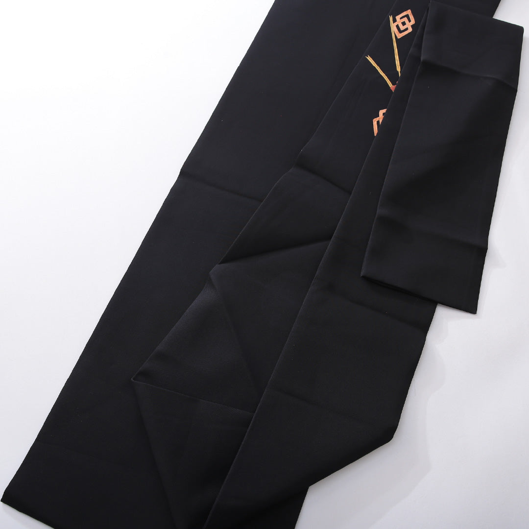 九寸名古屋帯 帯丈372cm カジュアル 名古屋仕立て ポイント柄 Bランク 正絹 染め帯 塩瀬 御茶売り 作家物 落款 黒系 1224-03917