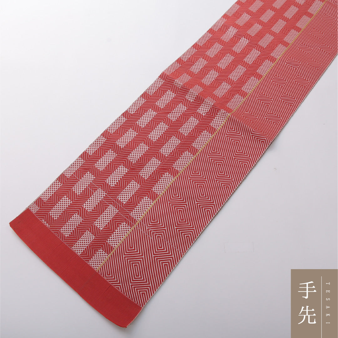 八寸名古屋帯 帯丈386cm カジュアル 開き仕立て 全通 Cランク 正絹 抽象柄 赤系 1224-03419