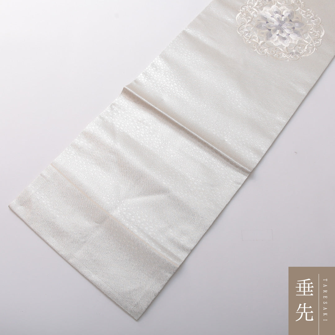 新古品 九寸名古屋帯 帯丈374cm セミフォーマル 名古屋仕立て ポイント柄 Nランク 正絹 刺繍 宝相華 しつけ糸 銀系 1224-03465