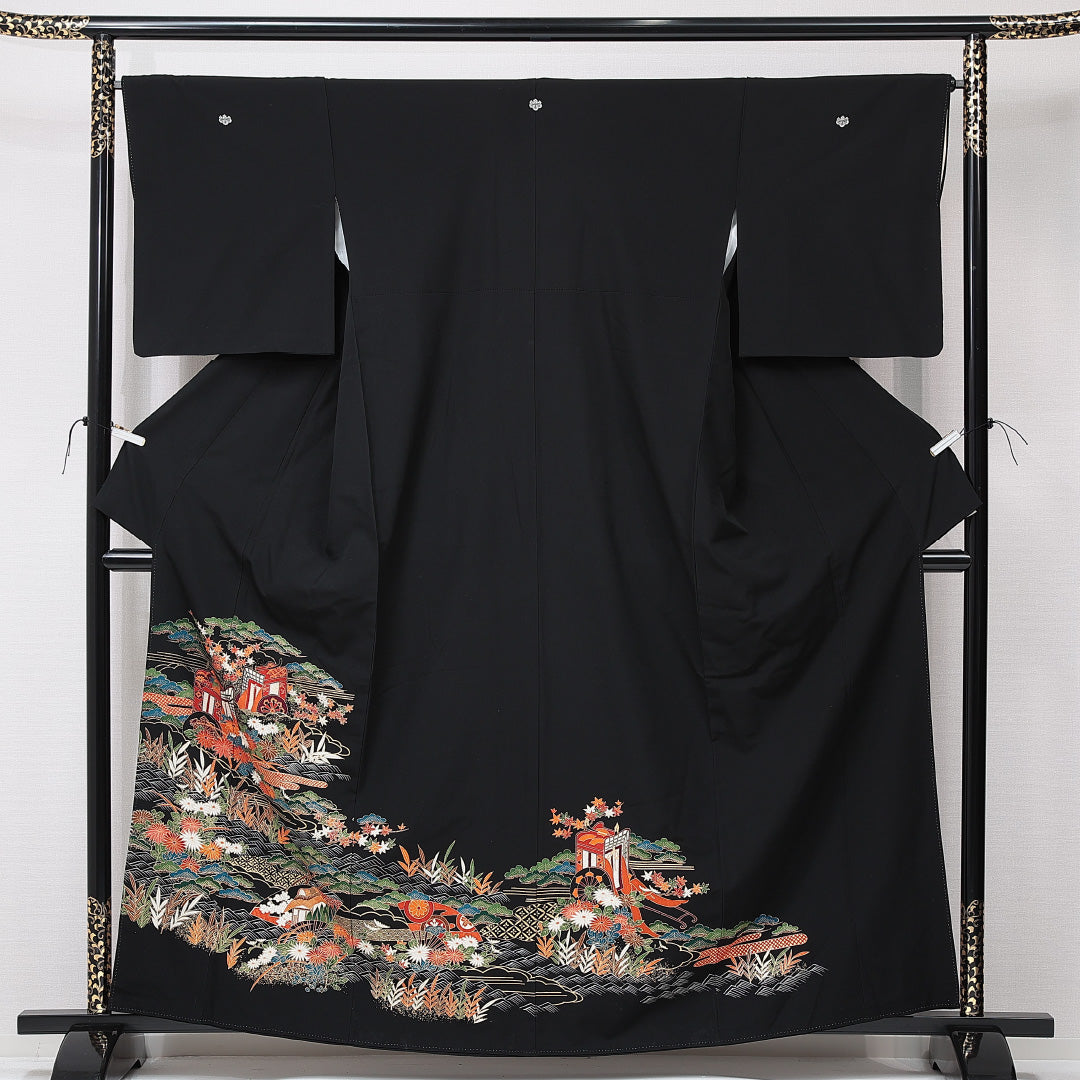 黒留袖 袷 身丈158cm 裄丈64cm 三つ紋 五三桐 フォーマル Sランク Mサイズ ポリエステル 洗える着物 比翼仕立て 広衿 御所車 菊 紅葉 1211-F0675