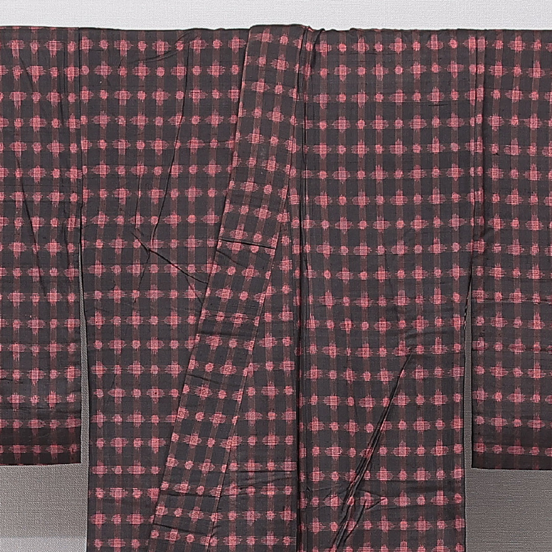 アンティーク 紬 袷 身丈151cm 裄丈62cm 正絹 Cランク Sサイズ バチ衿 格子 黒系 ピンク系 1216-15599