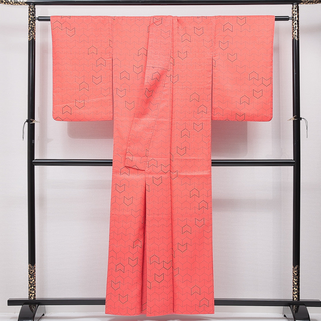 洗える着物 小紋 袷 身丈158cm 裄丈64cm ポリエステル Sランク 紋意匠 (菊) インフォーマル 広衿 Mサイズ 幾何学柄 朱系 RP 1221-15781