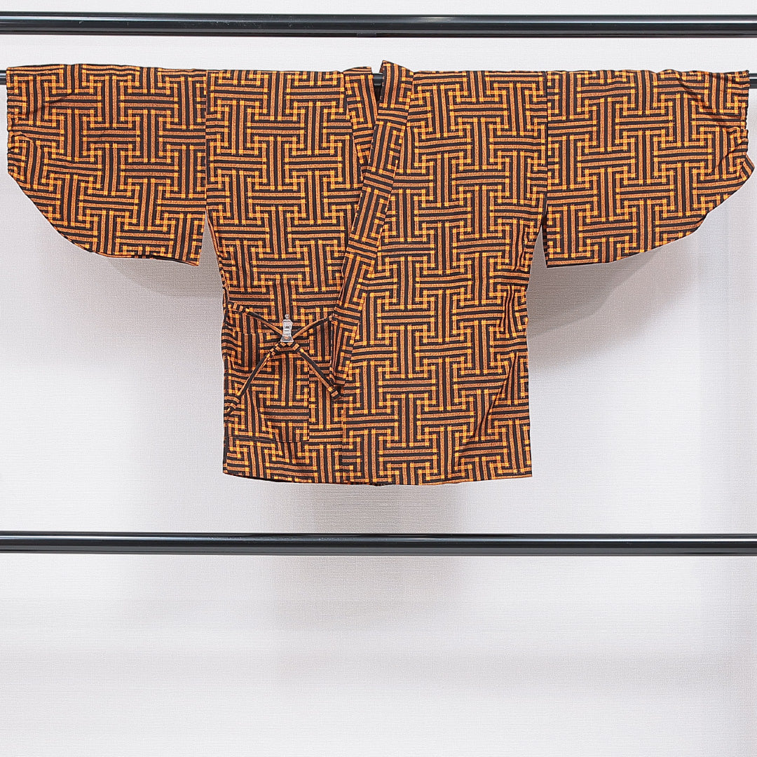 ウールの道中着(紬) 洗える着物 単衣 身丈69cm 裄丈67cm ウール Sランク Mサイズ カジュアル 幾何学柄 朱系 1264-16814