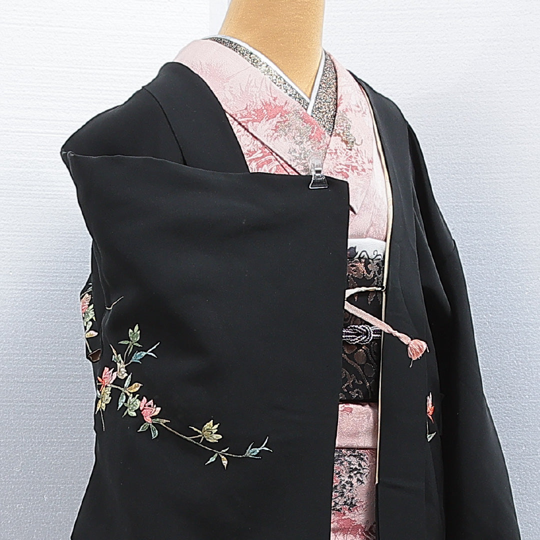 黒羽織 袷 身丈82cm 裄丈65cm 正絹 Aランク Mサイズ インフォーマル 紐あり 薔薇 絵羽羽織 蘇州刺繍 黒系 1217-16155