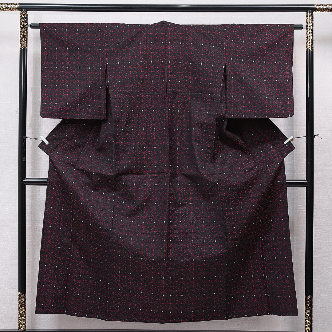 洗える着物 ウールの紬 単衣 身丈153cm 裄丈61cm ウール Sランク カジュアル バチ衿 Sサイズ 居敷当て 肩当て 抽象柄 黒系 RP 1223-15543
