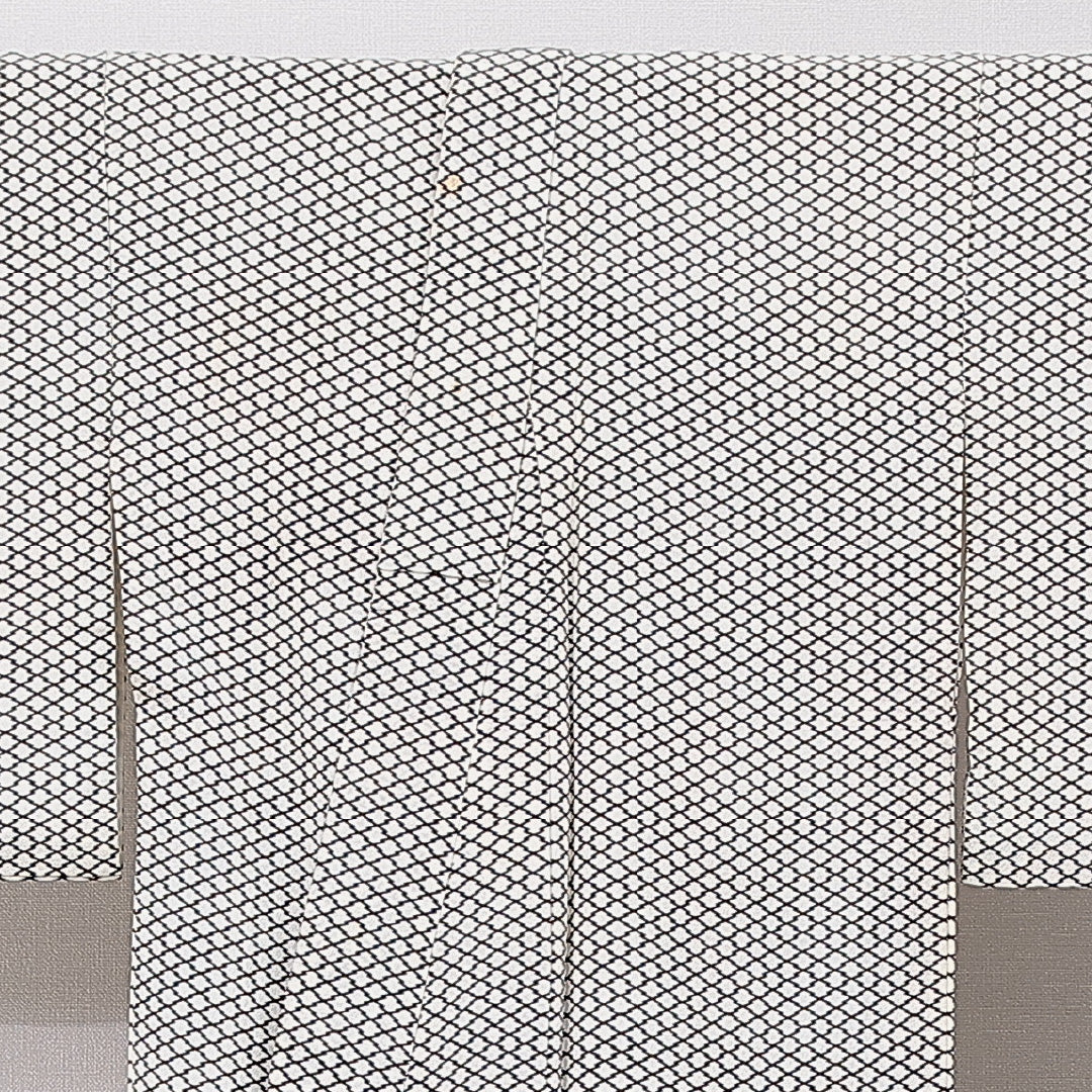 小紋 洗える着物 袷 身丈158cm 裄丈64cm ポリエステル Bランク Mサイズ バチ衿 インフォーマル 松皮菱 黒系 白系 1215-15807