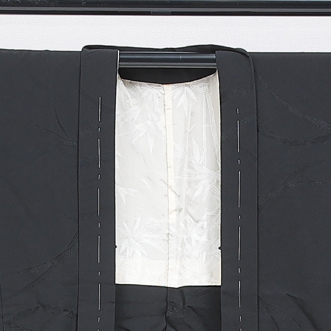 黒羽織 袷 身丈76cm 裄丈64cm 正絹 Sランク Mサイズ 一つ紋(五三桐) セミフォーマル 紋意匠 芝草 黒系 1217-16818