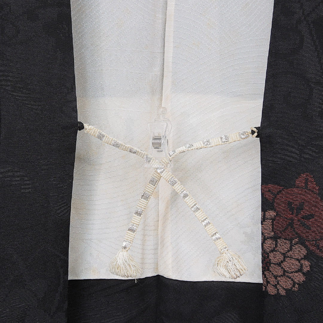 羽織 袷 身丈77cm 裄丈62cm 正絹 Aランク Sサイズ 一つ紋(三つ柏) セミフォーマル 紐あり 牡丹 黒系 1217-15118