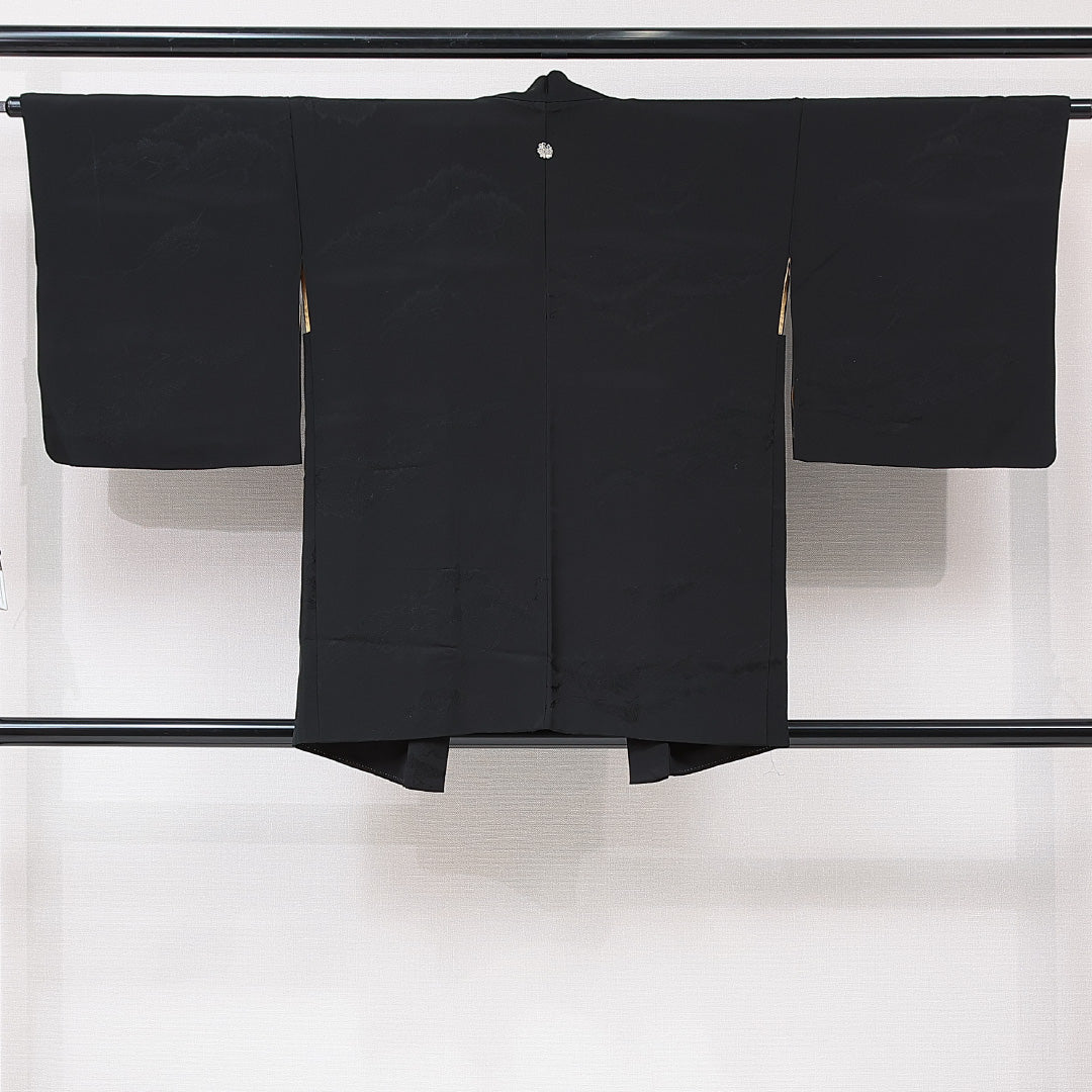 黒羽織 袷 身丈79cm 裄丈64cm 正絹 Sランク 一つ紋 (揚羽蝶) 紋意匠 (松) セミフォーマル Mサイズ 紐あり 黒系 RP 1233-15313