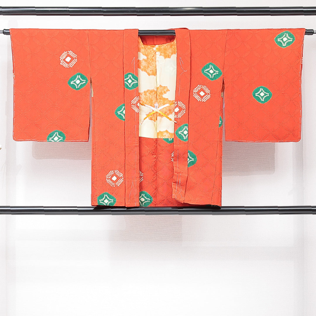 羽織 袷 身丈77cm 裄丈64cm 正絹 Sランク Mサイズ バチ衿 カジュアル 紐あり 鹿の子柄 七宝 朱系 1217-15138