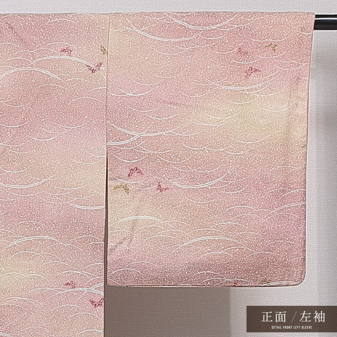 小紋 袷 身丈157cm 裄丈62cm 正絹 Sランク インフォーマル バチ衿 Mサイズ ぼかし染 蝶 芝草 ピンク系 RP 1221-15603