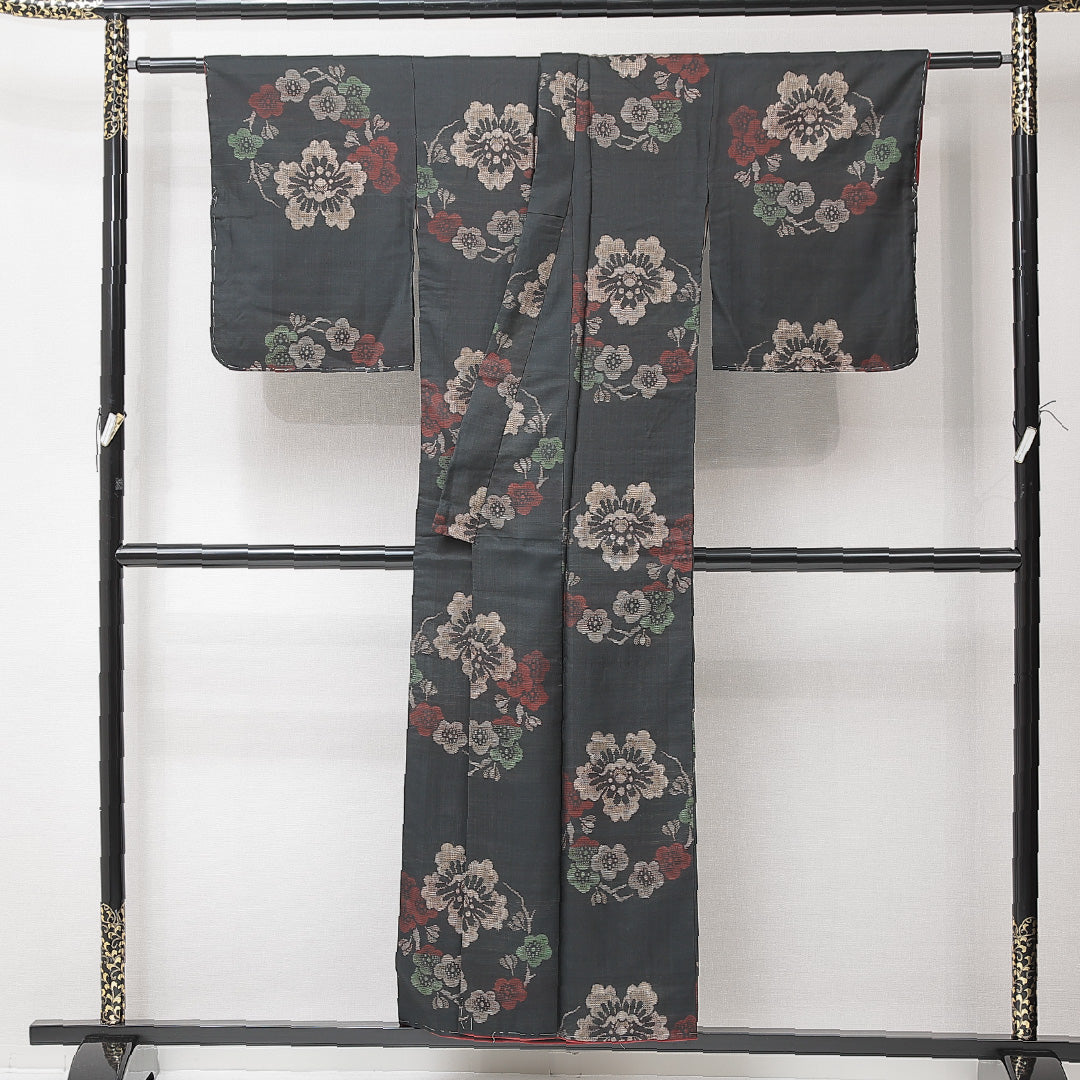 紬 袷 身丈152cm 裄丈62cm 正絹 Aランク カジュアル バチ衿 Sサイズ 梅 黒系 RP 1223-15224